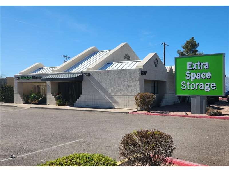 Extra Space Storage facility on 837 E Broadway Rd - Mesa, AZ