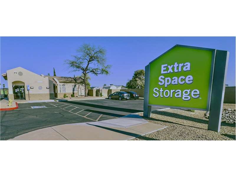 Extra Space Storage facility on 20001 N 35th Ave - Phoenix, AZ