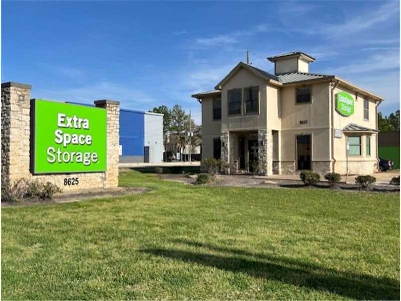 Extra Space Storage facility on 8625 Spring Cypress Rd - Spring, TX