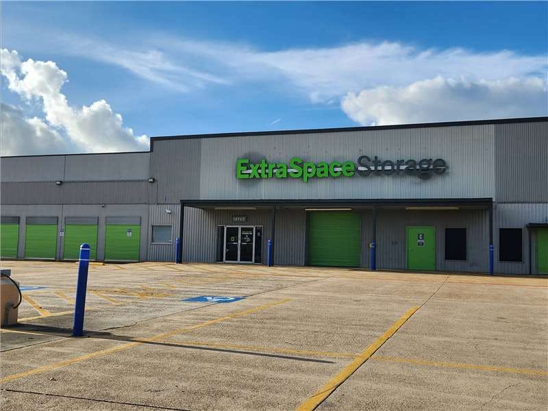 Extra Space Storage facility on 900 W NASA Pkwy - Webster, TX