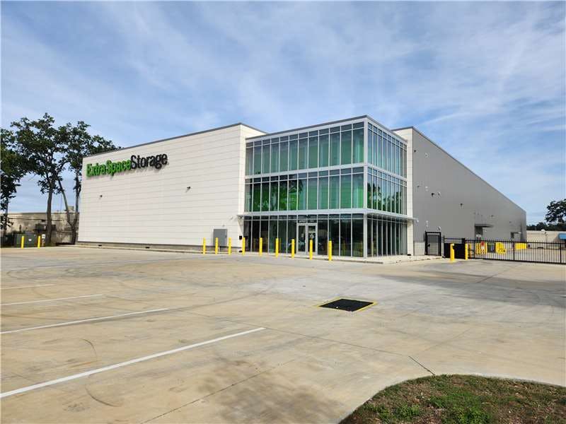Extra Space Storage facility on 5060 N Palafox St - Pensacola, FL