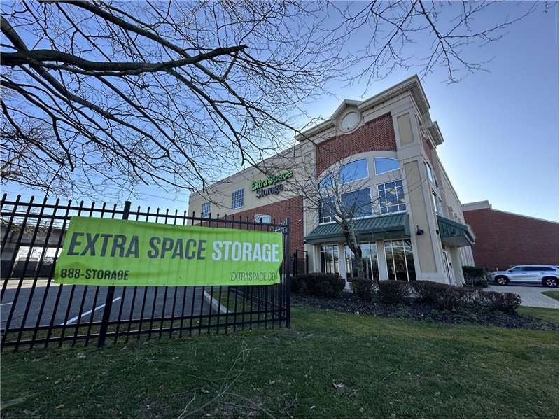Extra Space Storage facility on 24 Sterling Pl - Amityville, NY