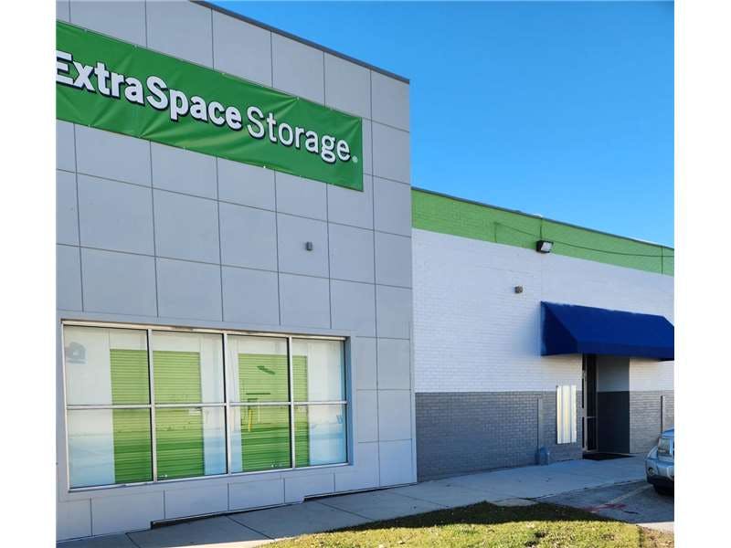 Extra Space Storage facility on 4500 W Grand Ave - Chicago, IL