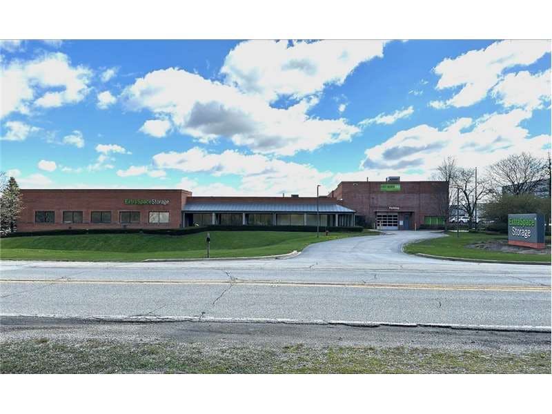 Extra Space Storage facility on 1455 S Barrington Rd - Barrington, IL