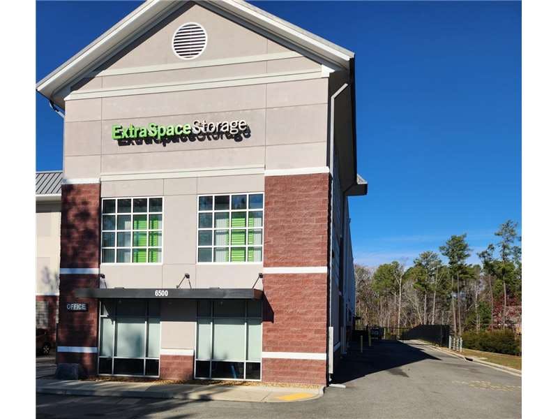 Extra Space Storage facility on 6500 Branch Point Dr - Midlothian, VA