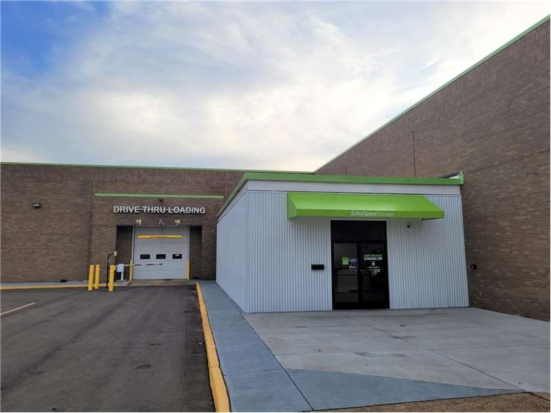 Extra Space Storage facility on 6120 Hickory Ridge Mall - Memphis, TN