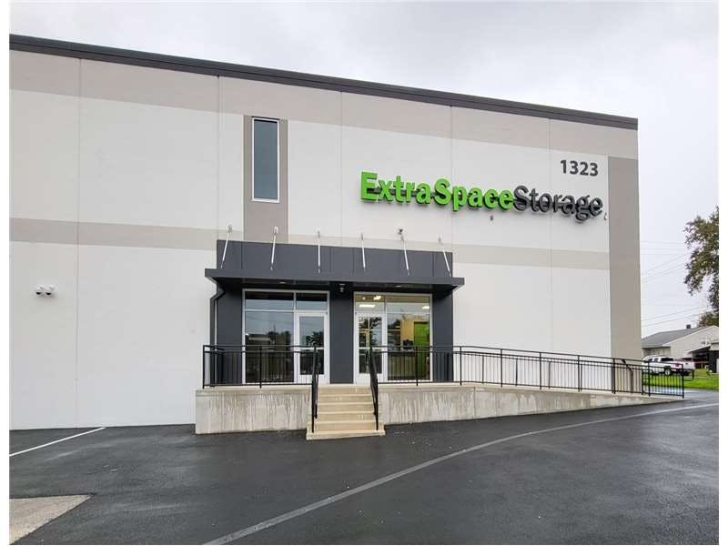 Extra Space Storage facility on 1315 Greenwood Rd - Pikesville, MD