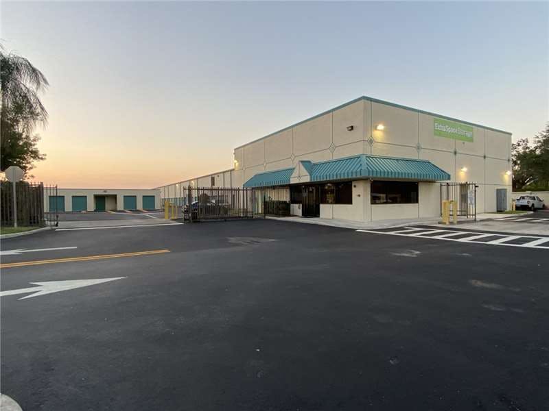 Extra Space Storage facility on 400 NW 172nd Ave - Pembroke Pines, FL