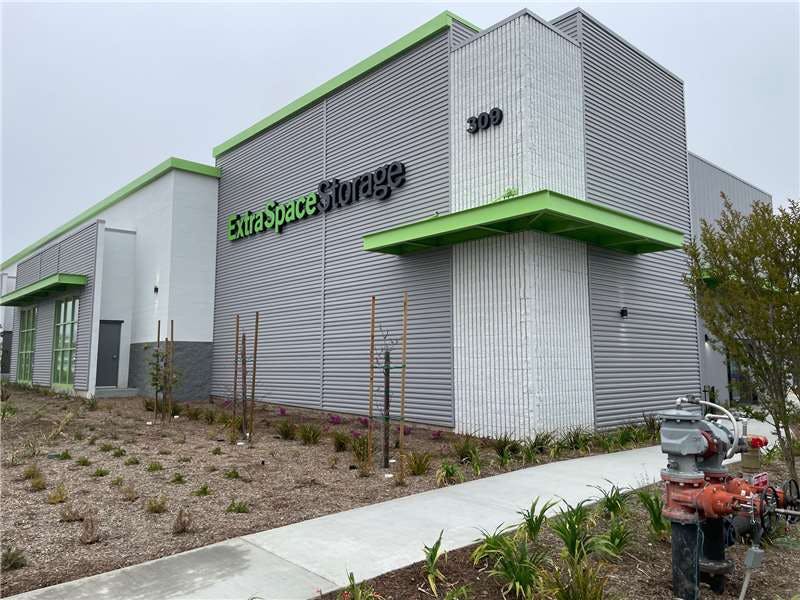 Extra Space Storage facility on 309 S Riverside Ave - Rialto, CA