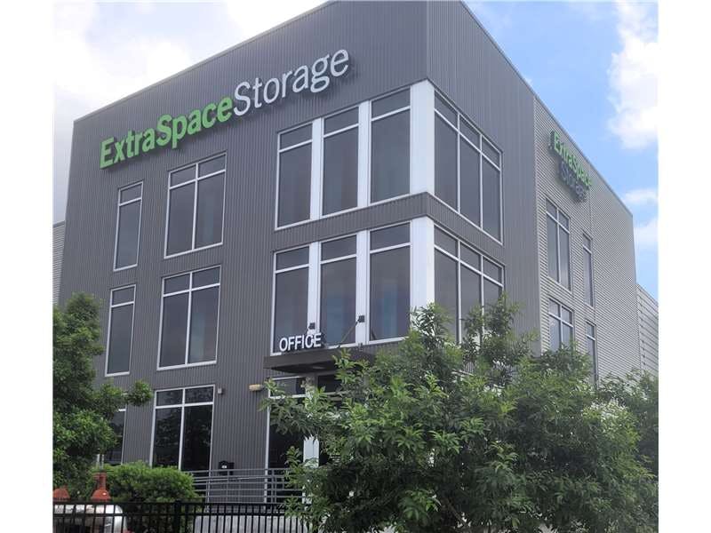 Extra Space Storage facility on 2321 Perdido St - New Orleans, LA