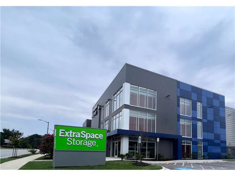 Extra Space Storage facility on 265 8th Ave NW - Glen Burnie, MD