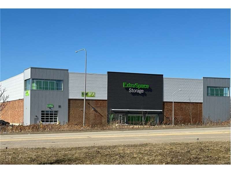 Extra Space Storage facility on 1220 Norwood Ave - Itasca, IL