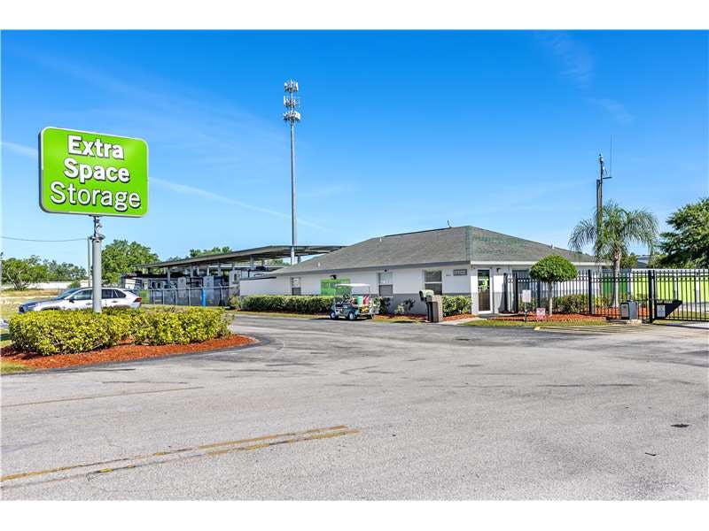 Extra Space Storage facility on 6550 State Road 544 - Winter Haven, FL