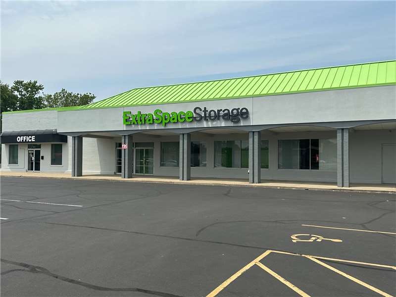 Extra Space Storage facility on 7890 Beechmont Ave - Cincinnati, OH