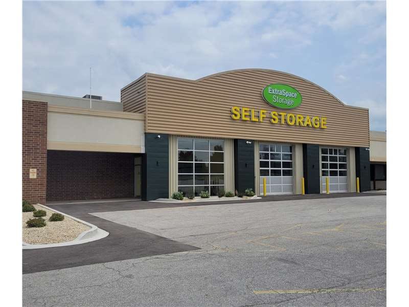 Extra Space Storage facility on 7189 Taft St - Merrillville, IN