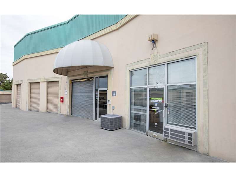 Extra Space Storage facility on 1641 Downtown West Blvd - Knoxville, TN