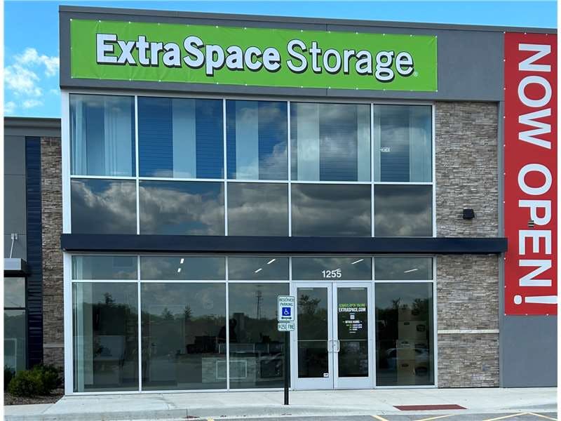 Extra Space Storage facility on 1255 S Naper Blvd - Naperville, IL