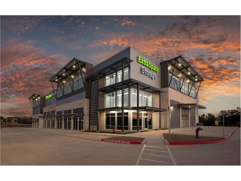 Extra Space Storage facility on 2801 W University Ave - Georgetown, TX