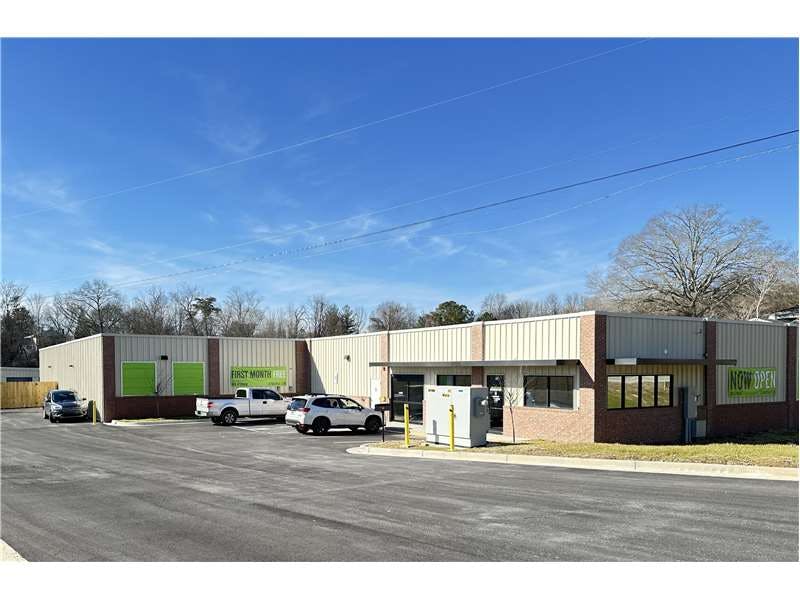 Extra Space Storage facility on 706 Ashland Ter - Chattanooga, TN