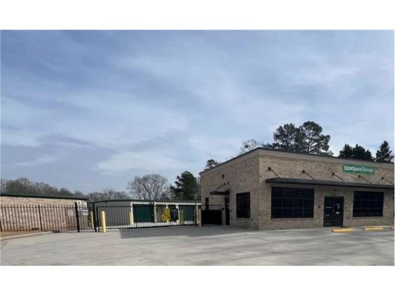 Extra Space Storage facility on 3719 Winder Hwy - Flowery Branch, GA