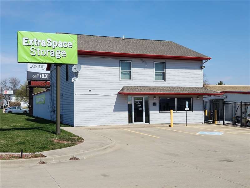 Extra Space Storage facility on 2208 N Market St - Champaign, IL