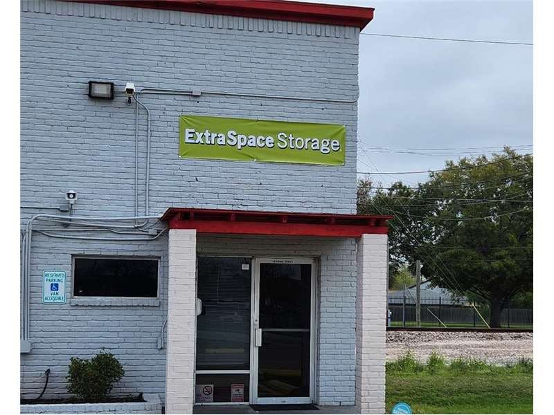 Extra Space Storage facility on 8320 Alabonson Rd - Houston, TX