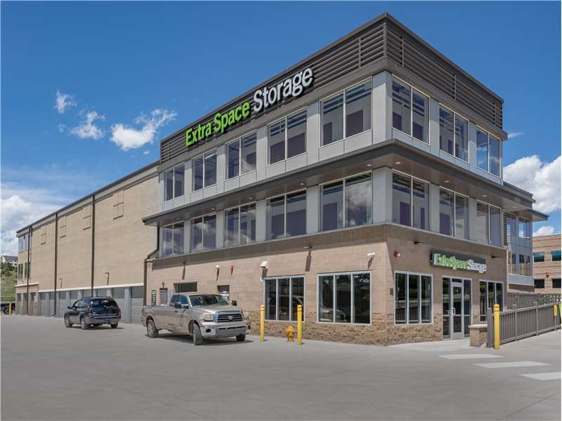 Extra Space Storage facility on 2555 S Lewis Way - Lakewood, CO