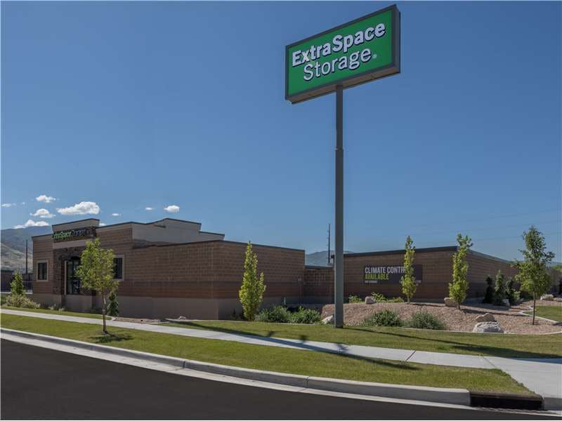 Extra Space Storage facility on 1155 W 200 N - Centerville, UT