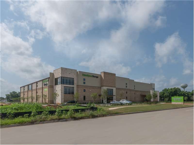 Extra Space Storage facility on 10535 Mason Rd - Richmond, TX