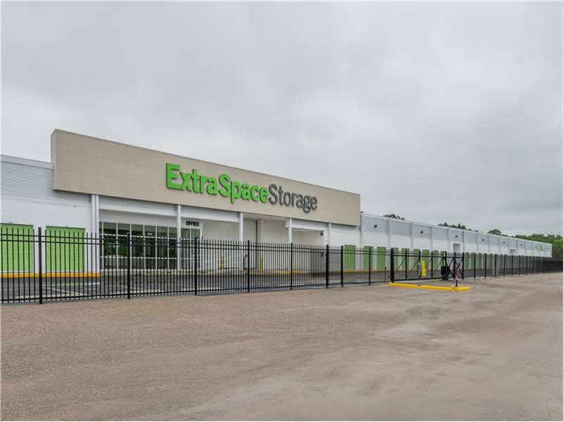 Extra Space Storage facility on 854 W South Blvd - Montgomery, AL