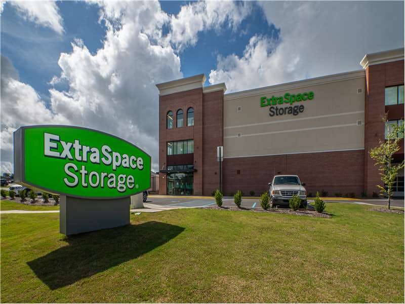Extra Space Storage facility on 1415 Baytree Rd - Valdosta, GA
