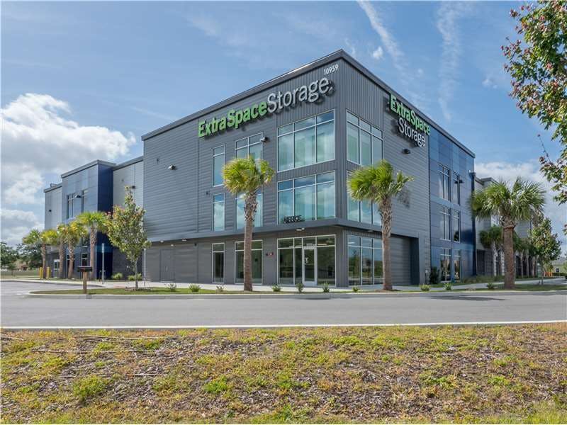 Extra Space Storage facility on 10959  Lake Underhill Rd - Orlando, FL