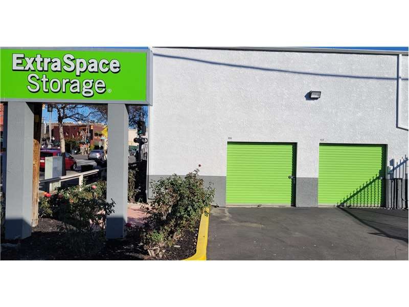 Extra Space Storage facility on 919 Mission St - South Pasadena, CA