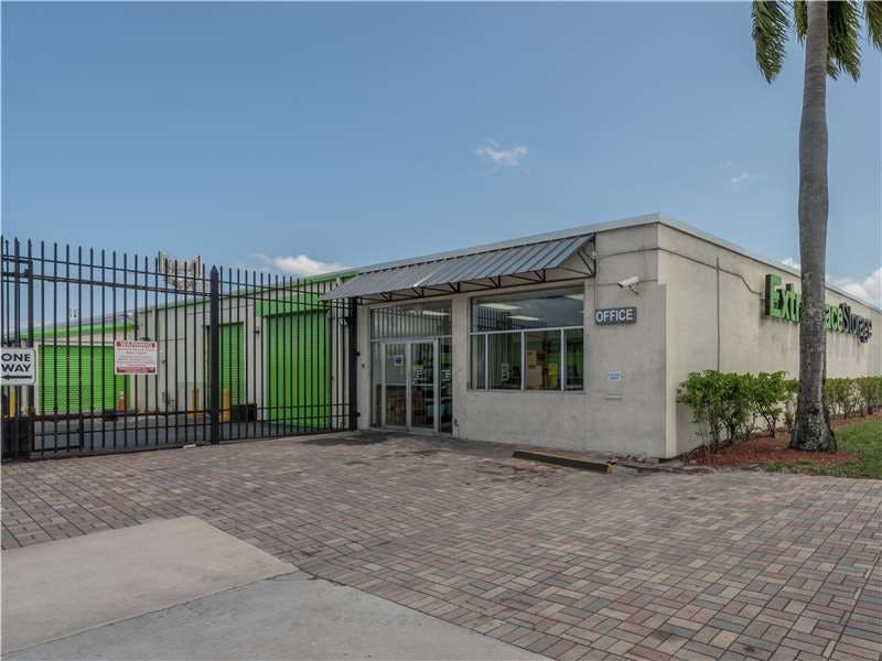 Extra Space Storage facility on 2290 NW 19th St - Fort Lauderdale, FL