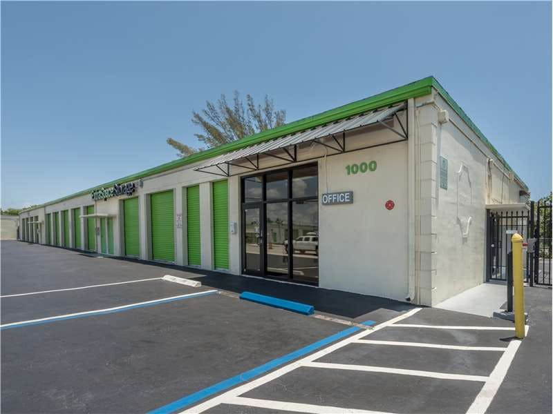 Extra Space Storage facility on 1000 S Dixie Hwy E - Pompano Beach, FL