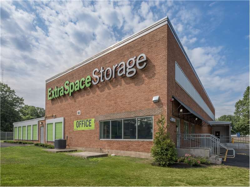 Extra Space Storage facility on 2 Douglas St - Bloomfield, CT