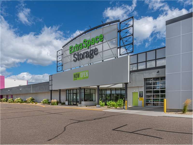 Extra Space Storage facility on 1750 Hwy 36 W - Roseville, MN