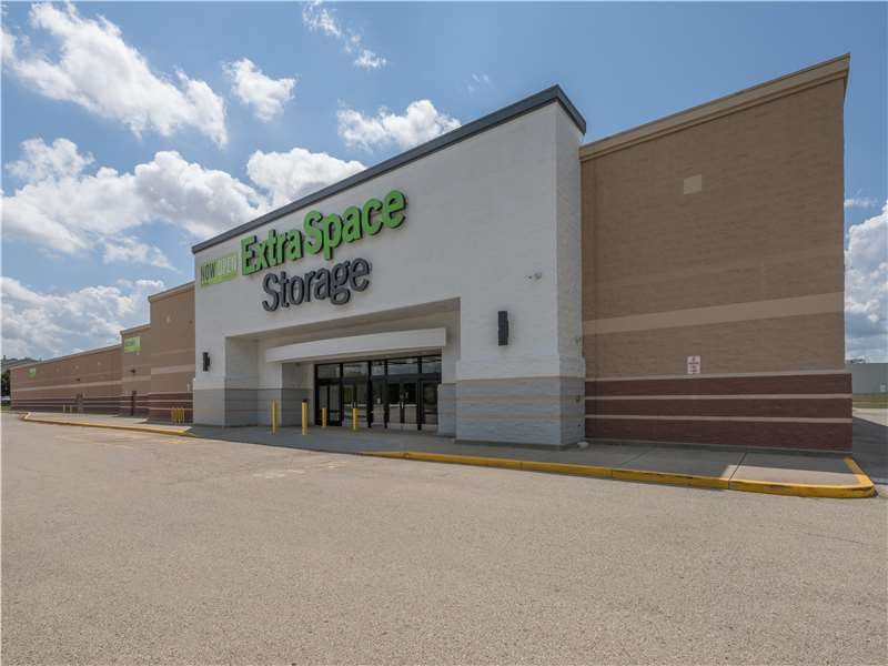 Extra Space Storage facility on 1885 W 1st St - Springfield, OH