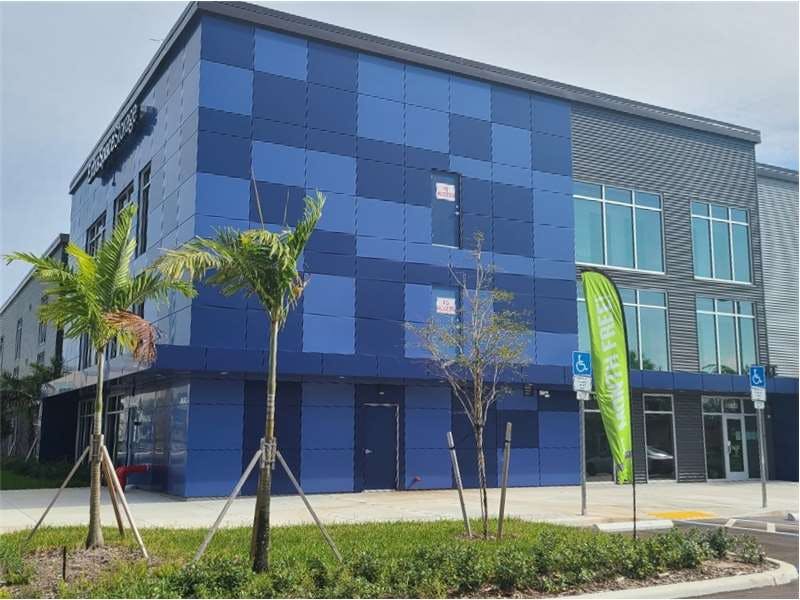 Extra Space Storage facility on 18900 Pines Blvd - Pembroke Pines, FL