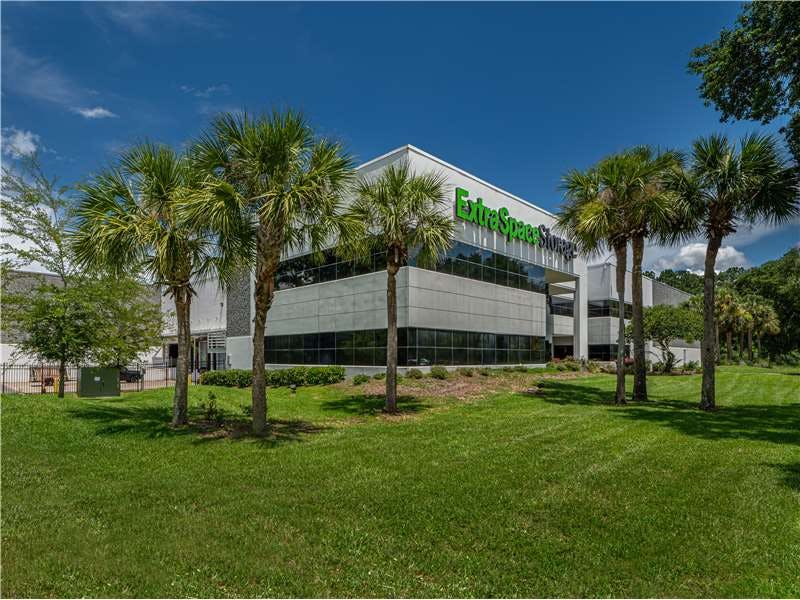 Extra Space Storage facility on 6611 Southpoint Pkwy - Jacksonville, FL