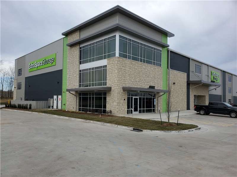 Extra Space Storage facility on 715 SW 7 Hwy - Blue Springs, MO