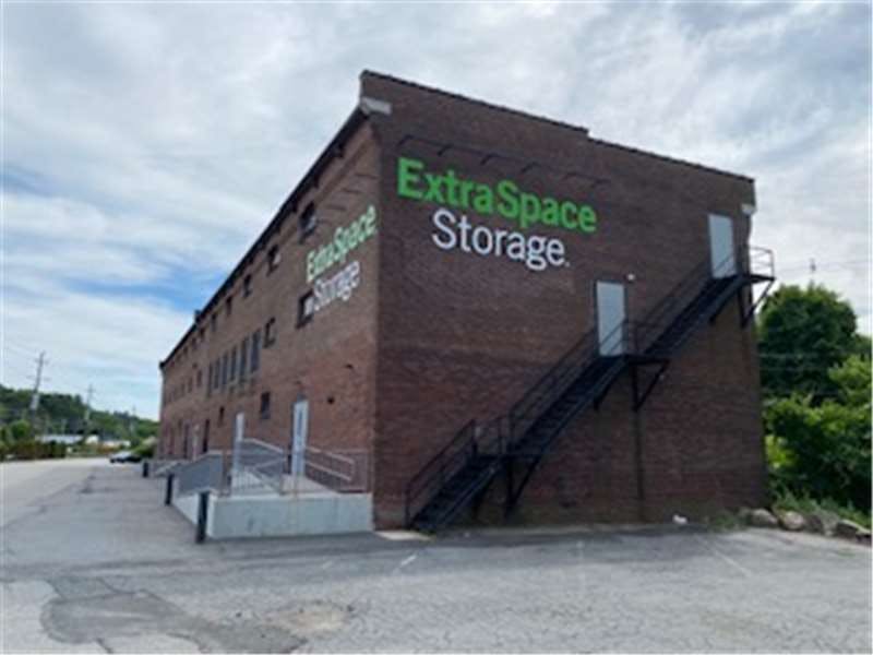 Extra Space Storage facility on 17 Dundee Park Dr - Andover, MA