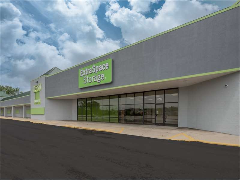 Extra Space Storage facility on 2700 Belvidere Rd - Waukegan, IL