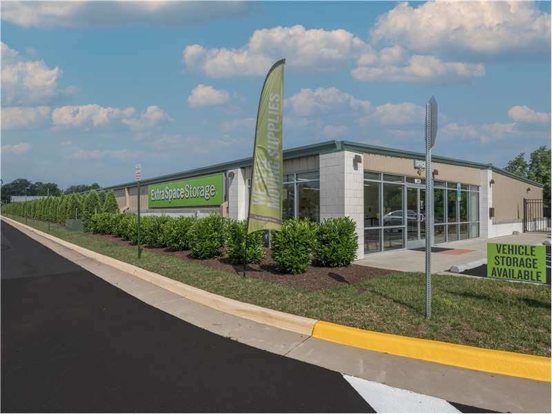 Extra Space Storage facility on 341 Gateway Dr - Winchester, VA