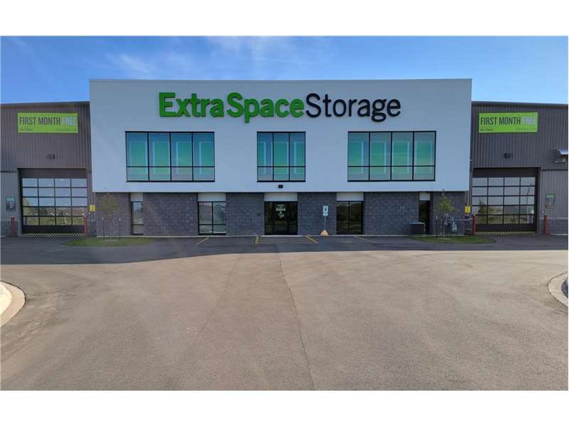 Extra Space Storage facility on 5483 Neubert Rd - Appleton, WI