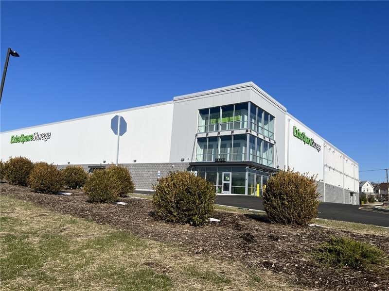 Extra Space Storage facility on 33 NJ-17 - East Rutherford, NJ