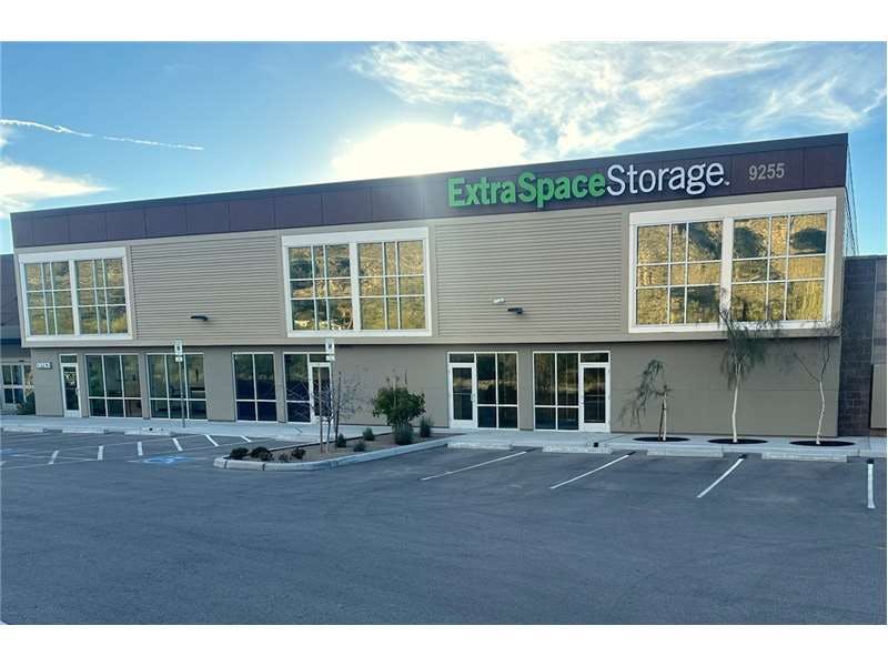 Extra Space Storage facility on 9225 N Oracle Rd - Oro Valley, AZ