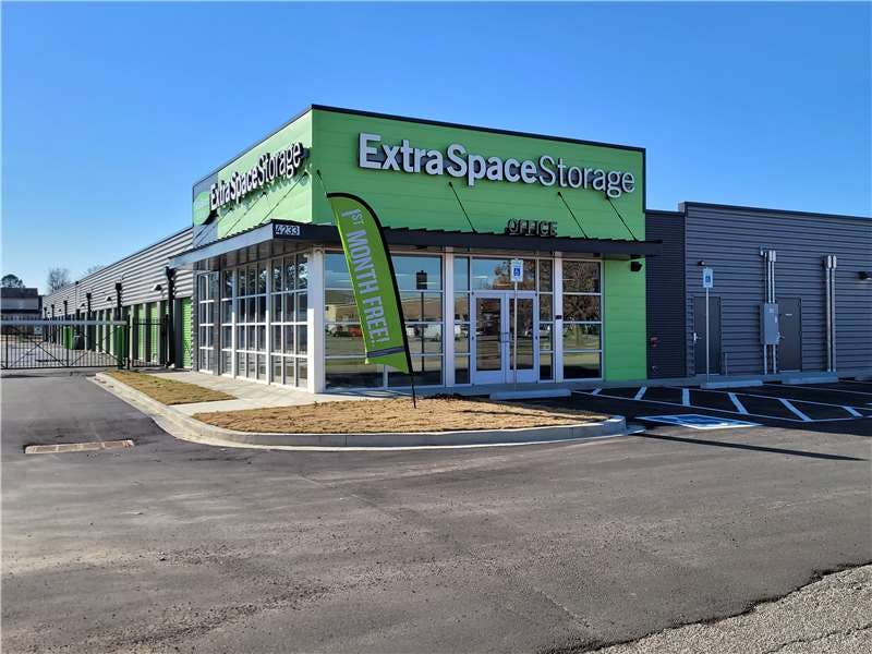 Extra Space Storage facility on 4233 Hacks Cross Rd - Memphis, TN