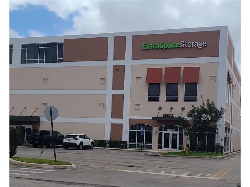 Extra Space Storage facility on 18460 Pines Blvd - Pembroke Pines, FL