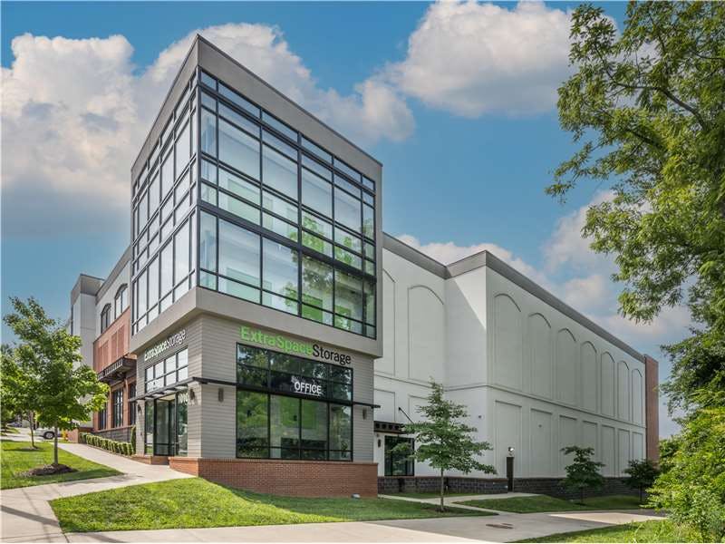 Extra Space Storage facility on 1010 E 10th St - Charlotte, NC